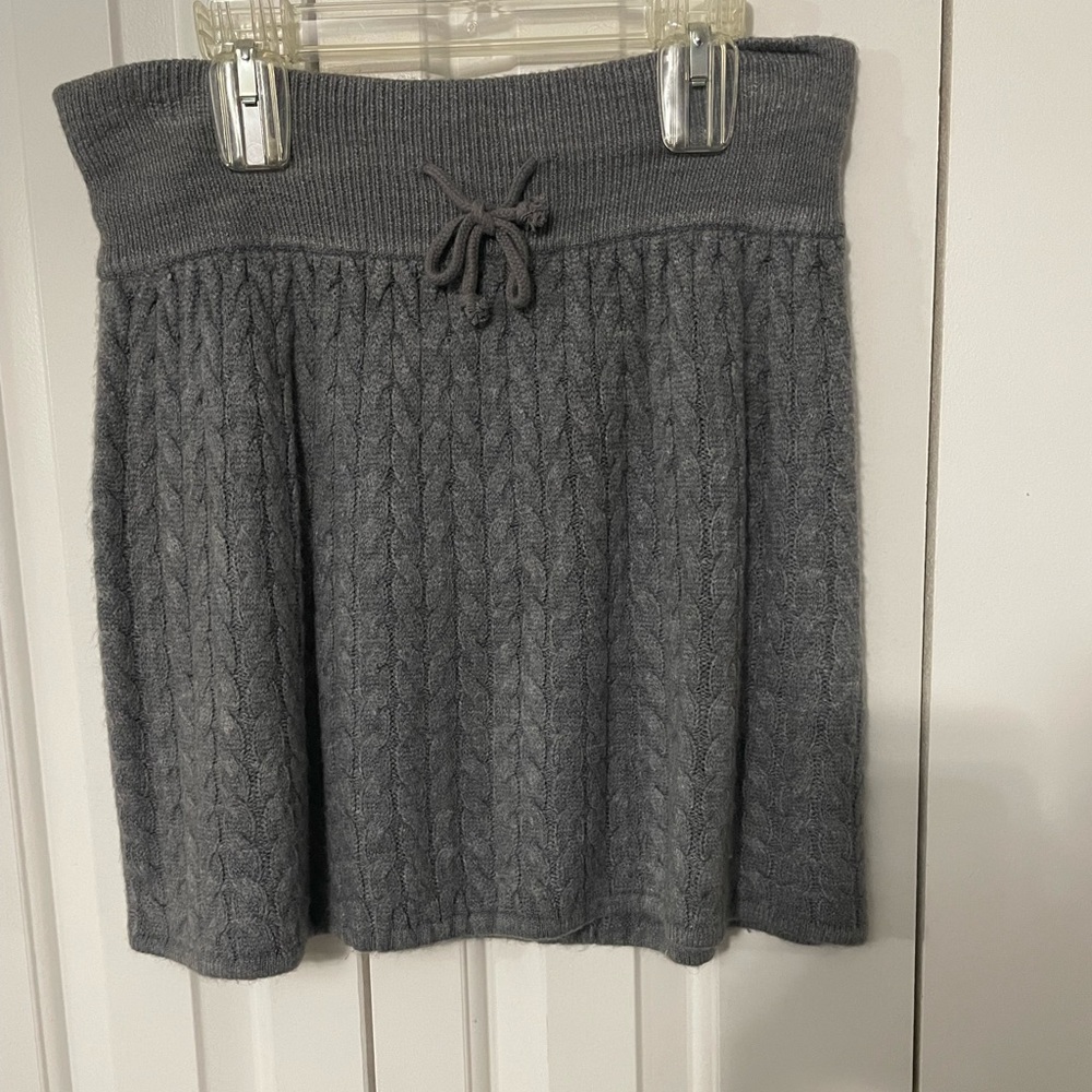 H & M Gray Knit Medium Size 8 Skater Skirt